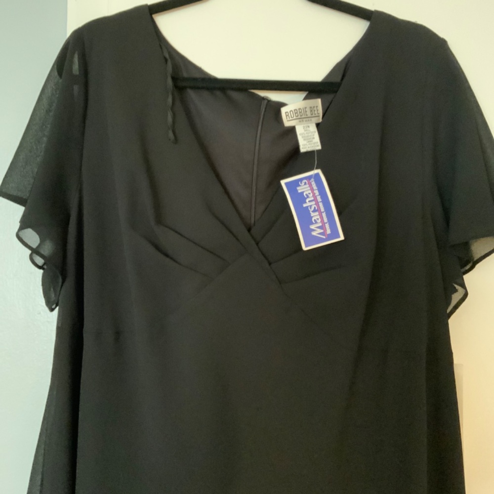 Simple black dress - Picture 2 of 3